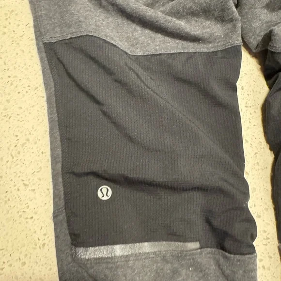 Lululemon Men Small Grey/Black Joggers tailored